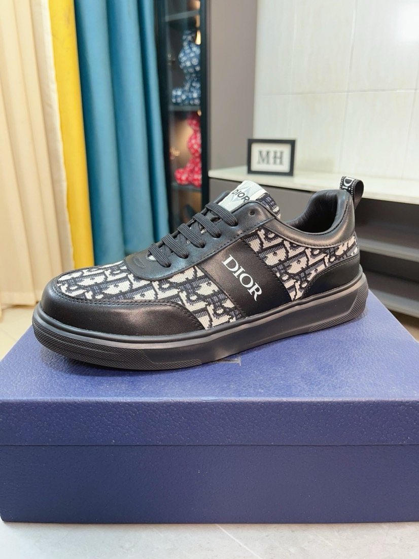 Dior Patterned Low-Top Sneakers — model