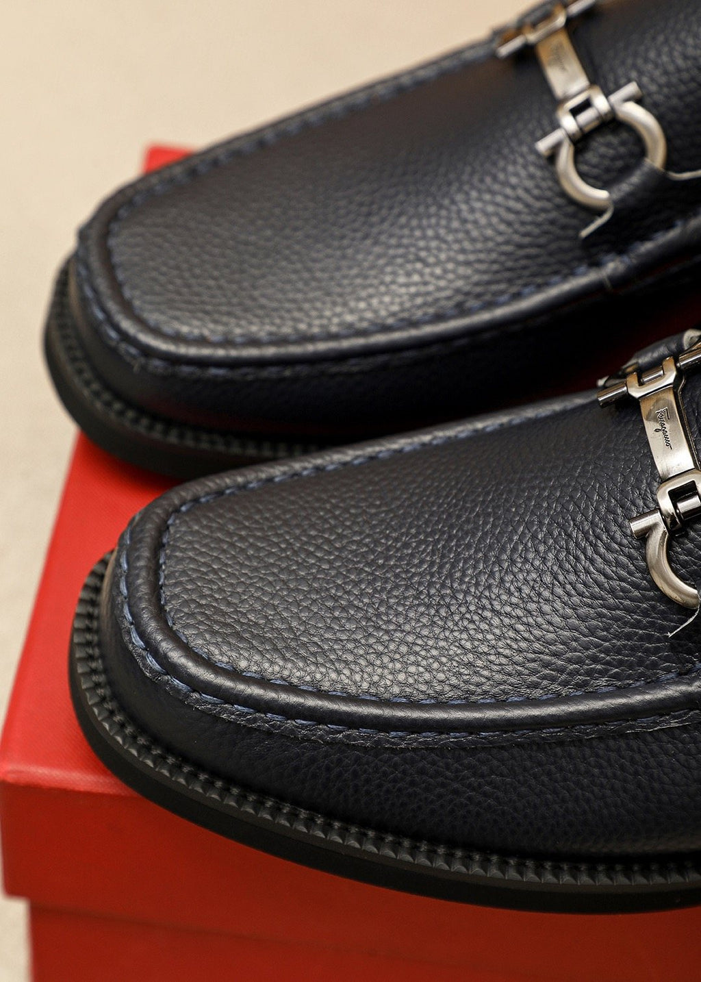 Ferragamo Black Pebble-Grain Bit Loafers — detail